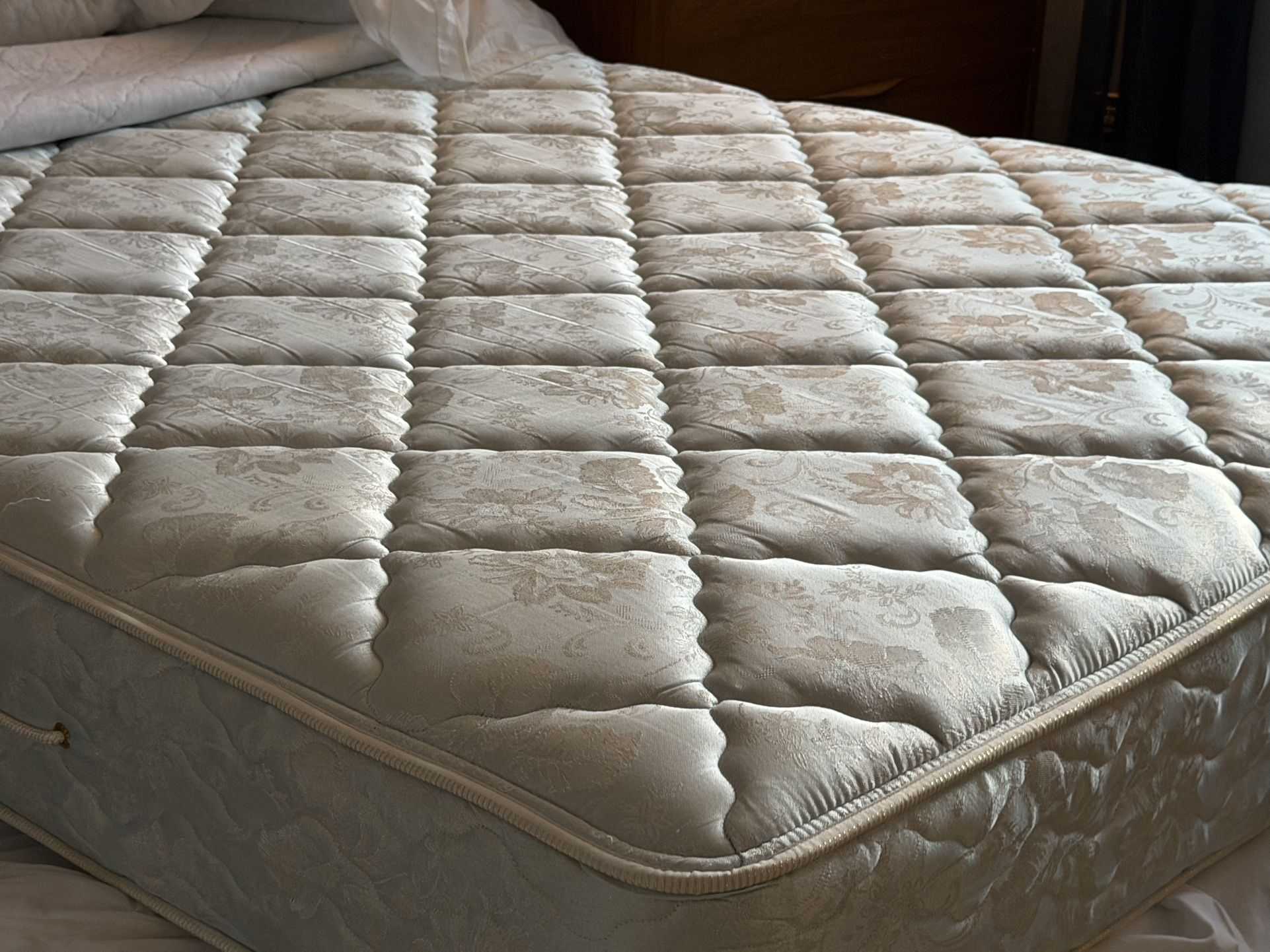 Full Size Mattress, Excellent Condition. Free