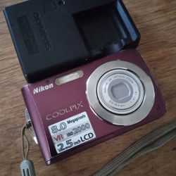 NIKON COOLPIX S210 DIGITAL CAMERA 2.5" LCD 3X OPTICAL ZOOM 8.0 MPX TESTED WORKING GREAT