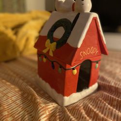 Snoopy cookie jar (hallmark)