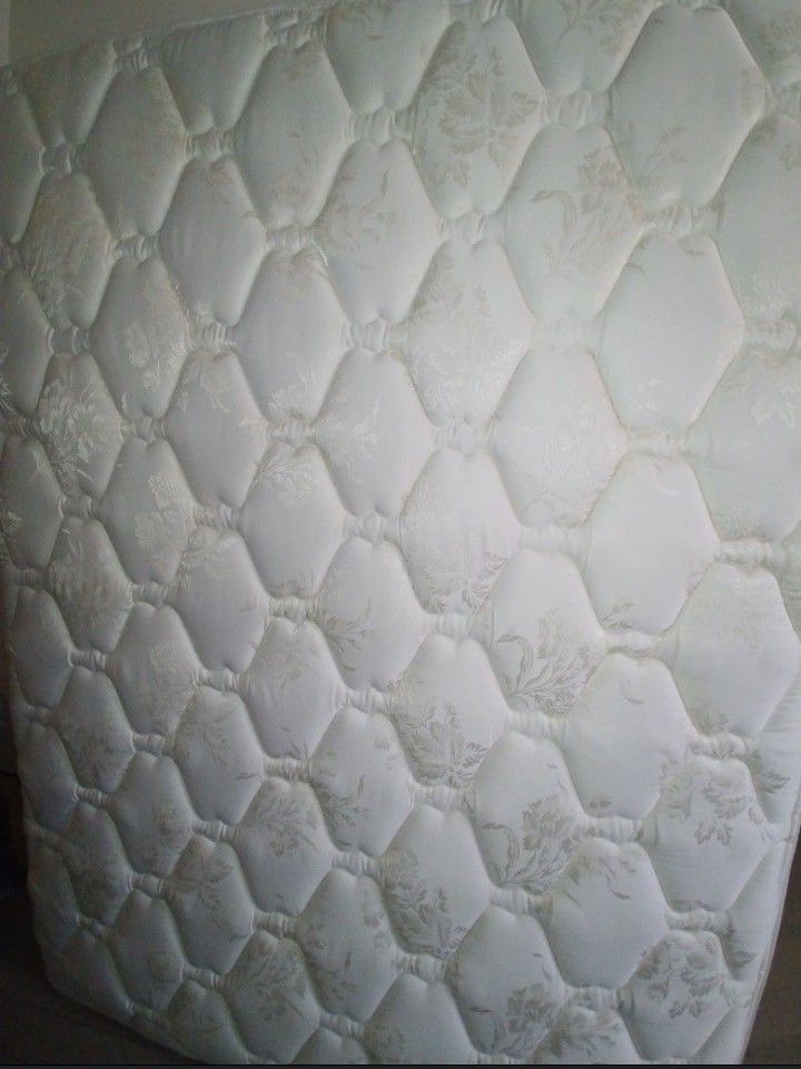Full Size Mattress And Box Spring With Frame