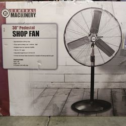 Central Machinery 30" Pedestal Shop Fan. (3 Speed/Adjustable/Black)