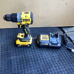 DEWALT 20V XR BRUSHLESS CORDLESS 1/2-IN HAMMER DRILL 4 AH AND 6-AMP CHARGER INCLUDED 