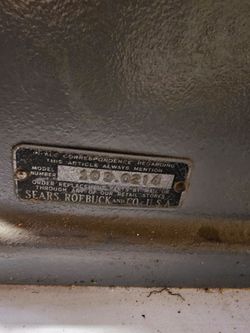 Vintage table saw.. Great condition.