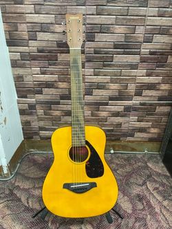 Yamaha FG-Junior Right-Handed 6-String Acoustic Guitar Natural Wood (A1D009865)