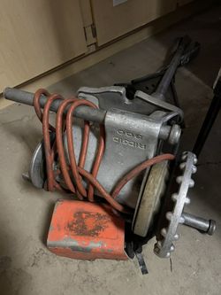 RIGID 300 Threader, Oiler, Die Head Set