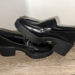 Universal Thread Slip On Platform Shoes 