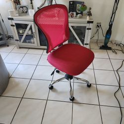 Like New Pink Desk Chair