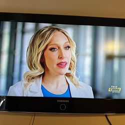 32” Samsung  TV.  LN-T3242H 32" Wide LCD HDTV