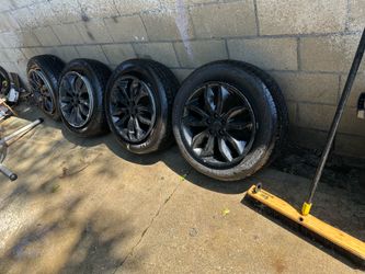 Land Rover 18-Inch Alloy Wheel with Tire