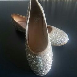 Girls Shoe NEW Size 4