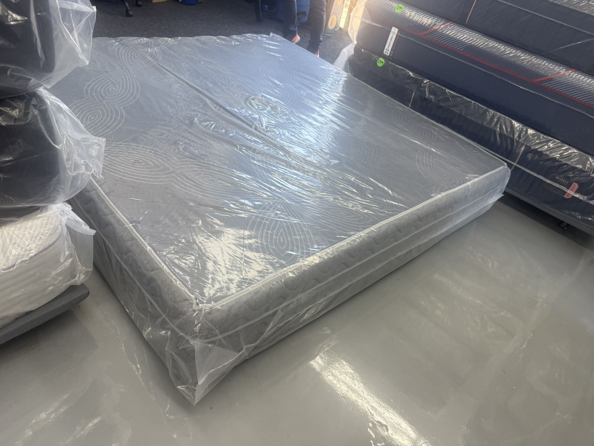 KING SIZE PILLOW TOP MATTRESS & BOX SPRINGS BED SET