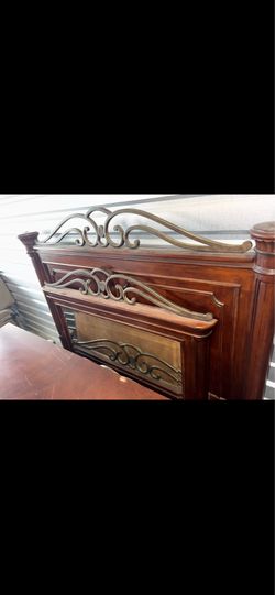 Elegant Cherry Wood and Iron Queen Bed Set