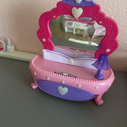 pretend vanity