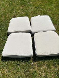 Set of 4 outdoor seat cushions taupe