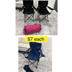 Outdoors foldable beach chairs, camping chairs and sleeping bag $7 each: Sillas plegables portatil y la bolsa de dormir $7 cada uno