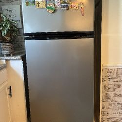  Refrigerator  (Whirlpool)