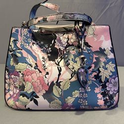 Guess Handbag w/matching wallet Floral