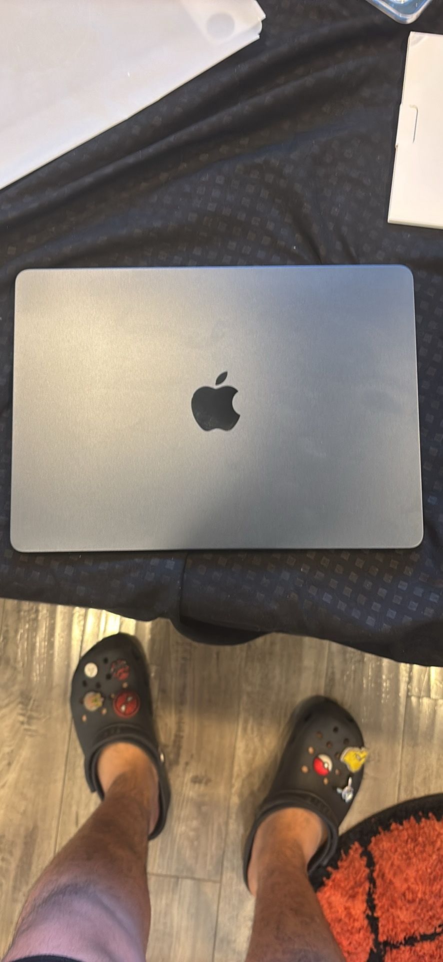 Macbook New M2 13.9 Inch