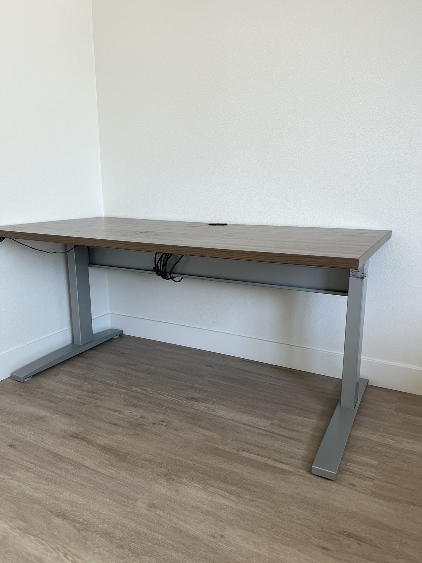 VertDesk V3 Standing Desk For Sale! (originally $800)