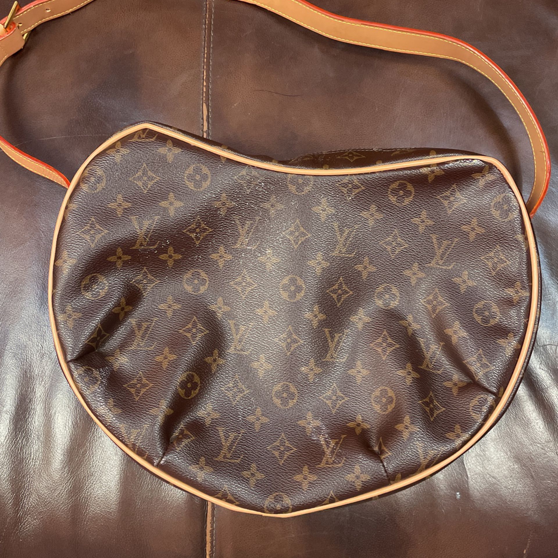 Louis Vuitton Croissant Bag LOOK IN DESCRIPTION for Sale in Everett, WA -  OfferUp