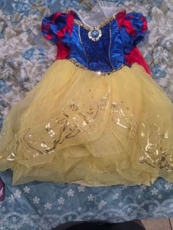 Vestido de princesa blanca nieve  talla 4