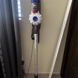 Dyson V7 Allergy Vacuum