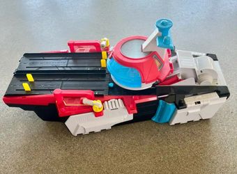 Paw Patrol: The Mighty Movie, Aircraft Carrier HQ