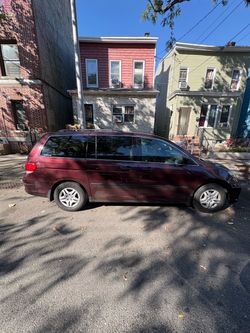 Maroon Honda Odyssey 2010 base model