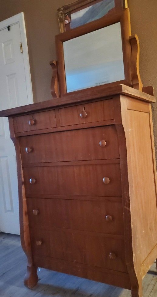 Vintage Dresser w Mirror & Matching Vanity