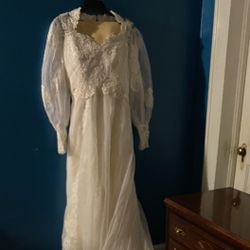 Vintage Wedding Dress Size 16 with Veil