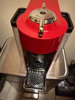 Nespresso Vertuo Coffee & Espresso Machine - Red - Excellent Condition