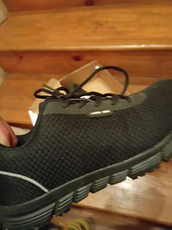 LarrnMern steel toe shoes  women's size 7  - New