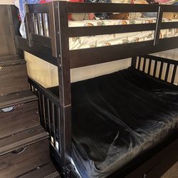 Bunk Bed Twin top/ Full bottom 