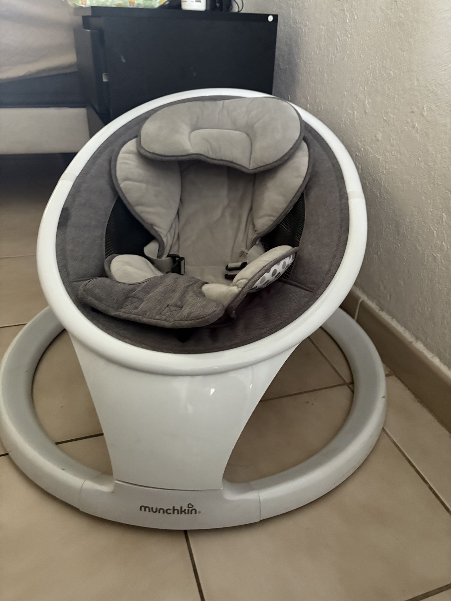 Munchkin Bluetooth Enabled Baby swing