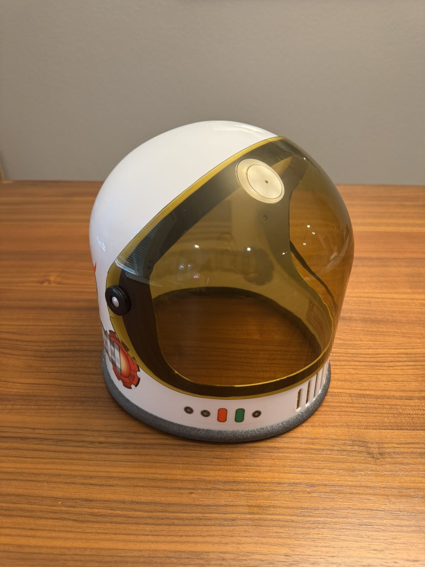 Astronaut Helmet White Gray Aeromax Kids Youth Toy Movable Visor 3-10 Yrs Olds