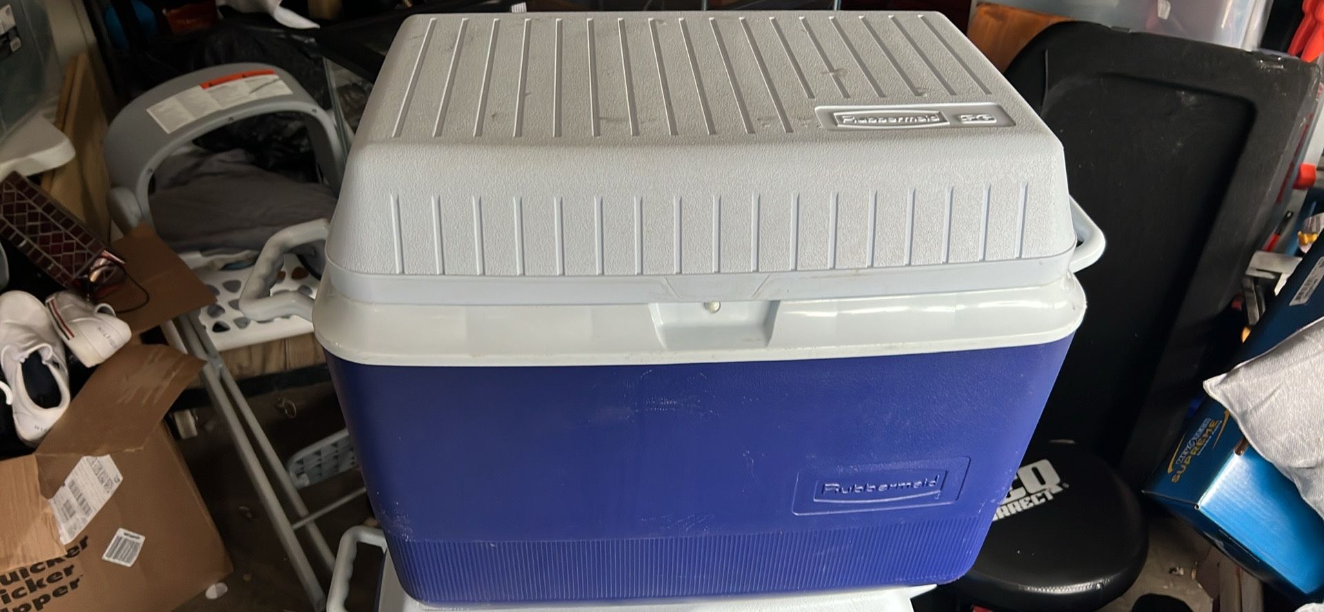 Rubbermaid Cooler