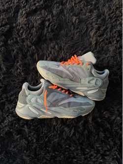 Yeezys boost 700