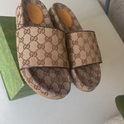 Gucci Made In Italy  Man Slide Sandals  Size 8
