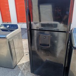 Gloss Black 20 Cubic Feet Refrigerator Frigidaire