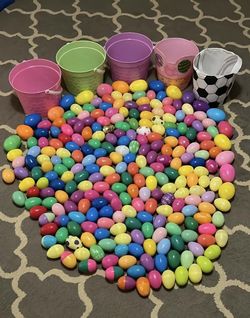5 Easter Baskets And 250 Eggs