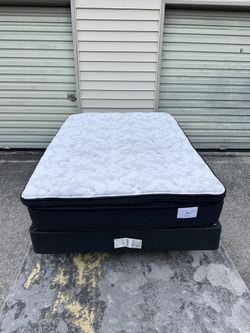 Queen Pillowtop Mattress Boxspring & Frame (Delivery Available!)