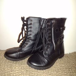 Boots Sz 6