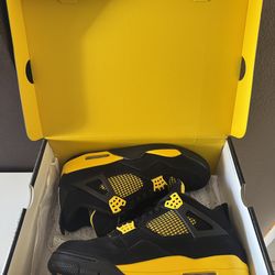 Jordan 4  thunder  10.5 200 0bo