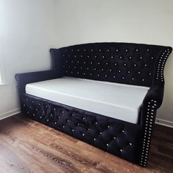 Beautiful Lucinda Black Twin Daybed with trundle