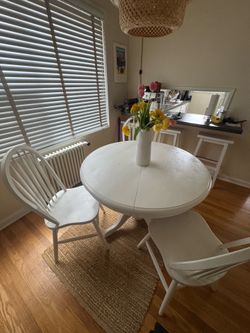 White kitchen table + 3 chairs and stools