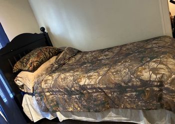 Twin bed black