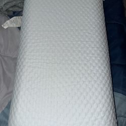 Weekender Memory Foam Pillow