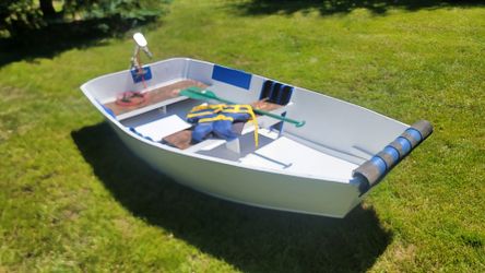 7.5' Wood boat with electric motor