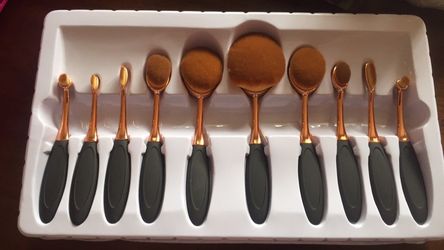 Makeup brushes