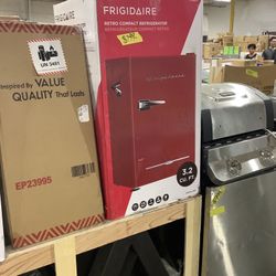 Frigidaire 3.2 cu. ft. Retro Mini Fridge in Red